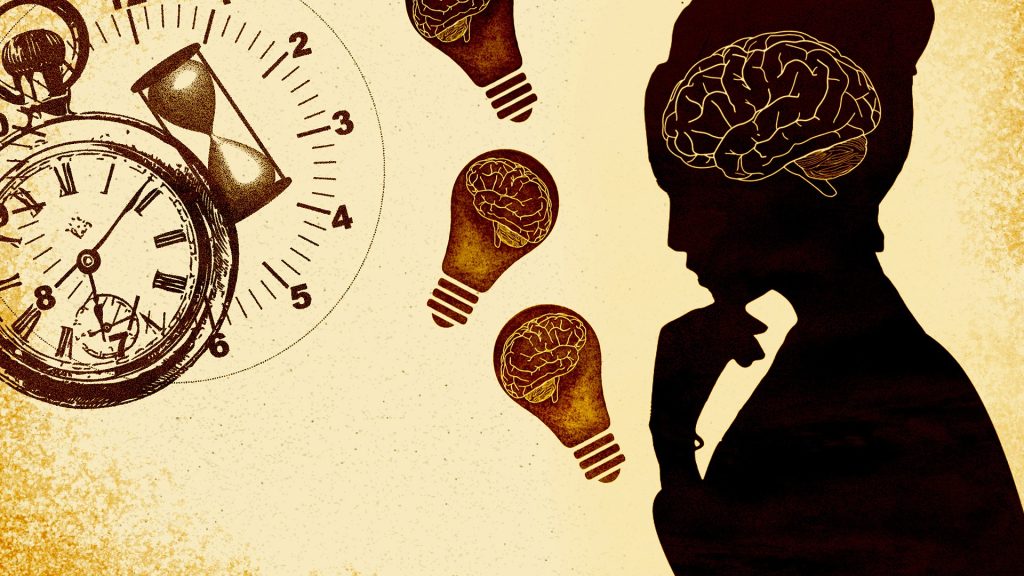 Femme qui pense. Cerveau et ampoule avec un cerveau à l'intérieur. Un sablier contre une horloge.